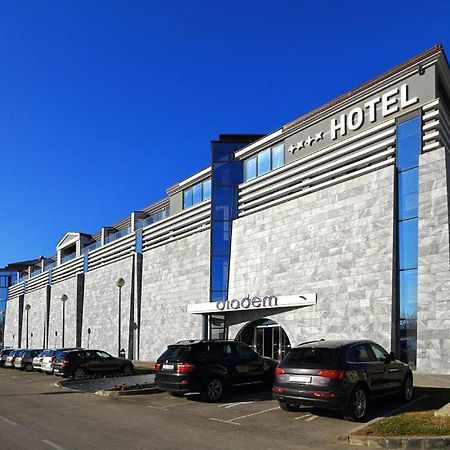 Hotel Diadem Оміш Екстер'єр фото