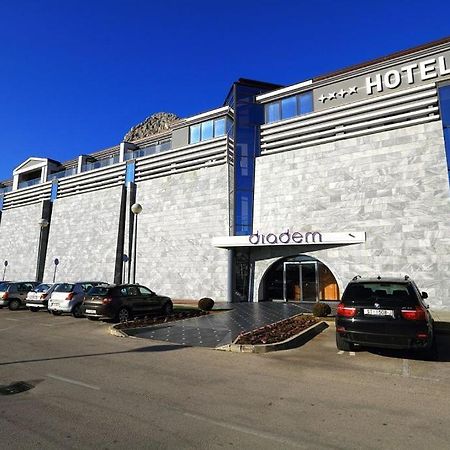Hotel Diadem Оміш Екстер'єр фото