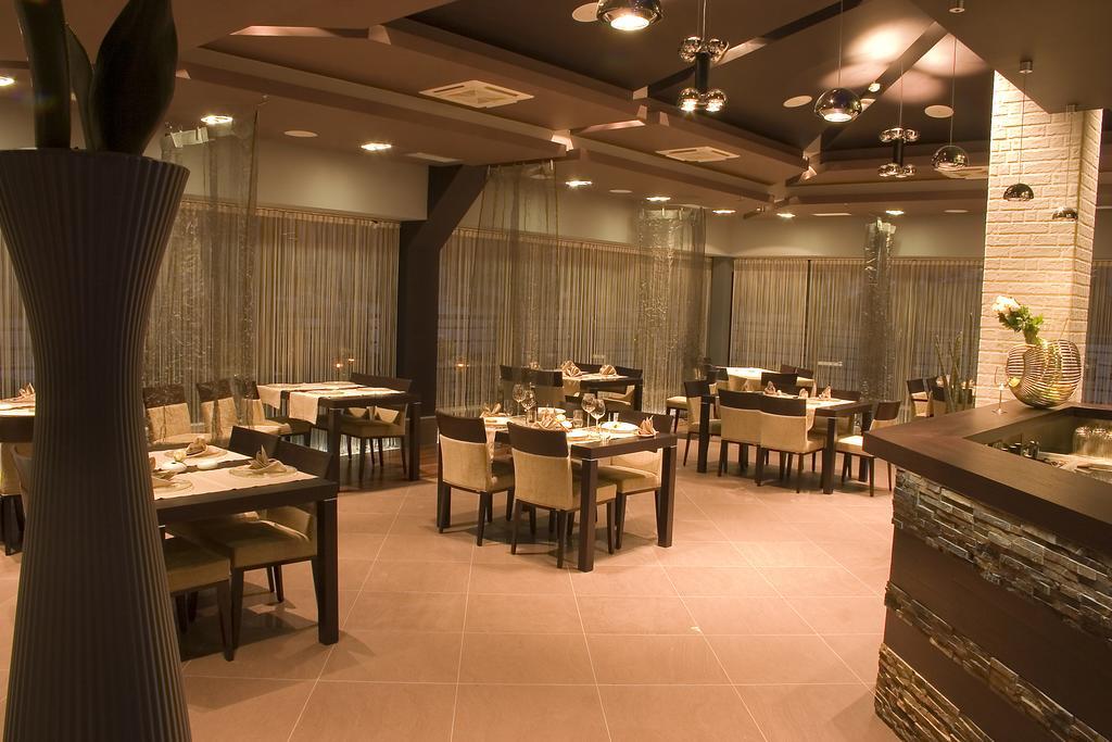 Hotel Diadem Оміш Екстер'єр фото