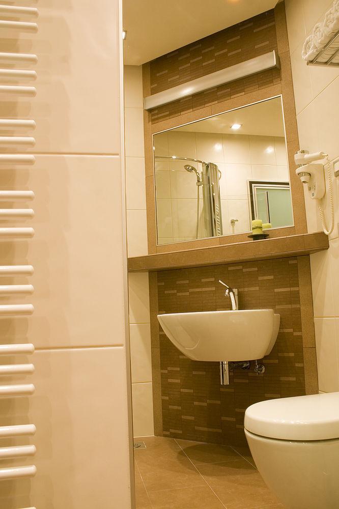 Hotel Diadem Оміш Екстер'єр фото